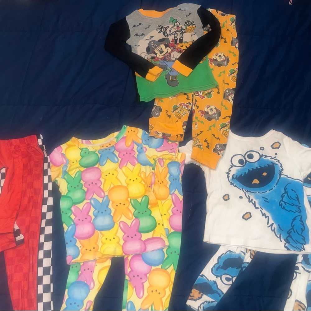 (4) Pairs of boys pajamas in very great condition
